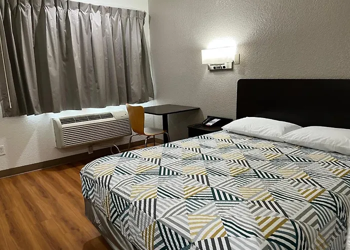 Motel 6-Longview, Tx
