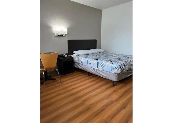 Motel 6-Longview, Tx