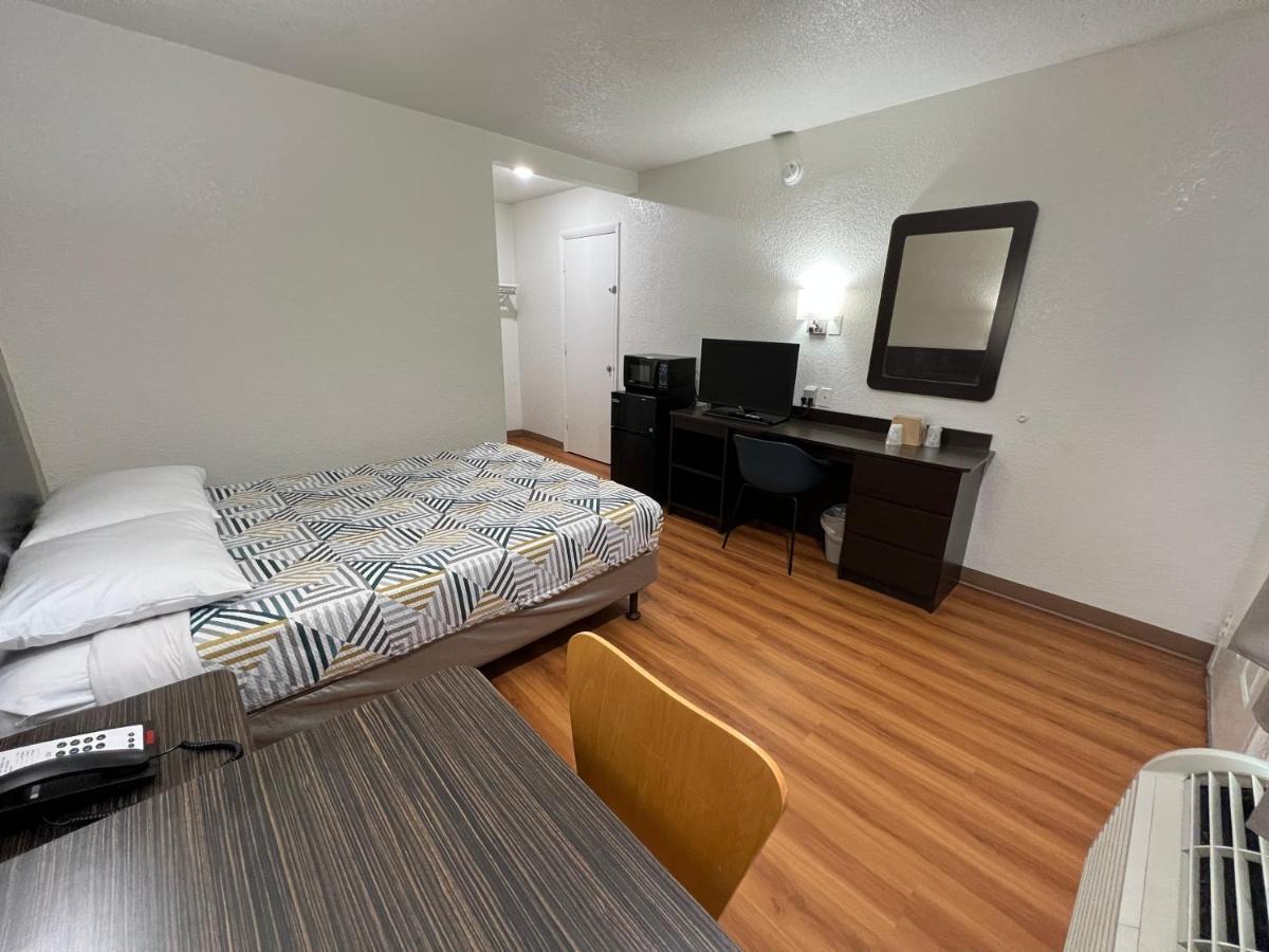 Hotel 6-longview, Tx 2*