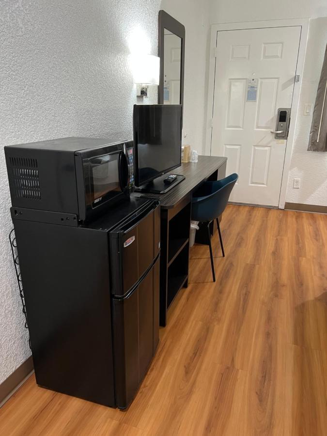 Hotel 6-longview, Tx 2*
