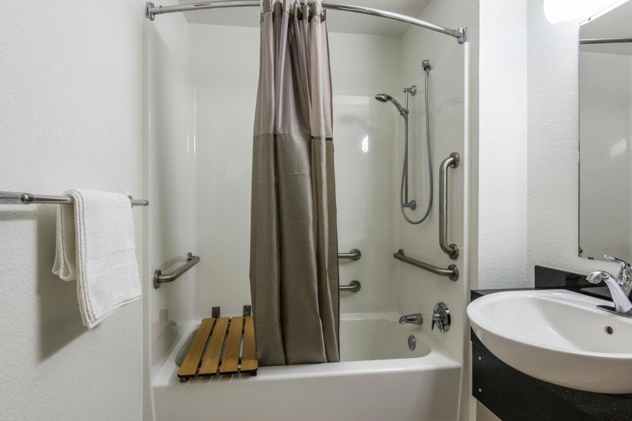 Hotel 6-longview, Tx 2*